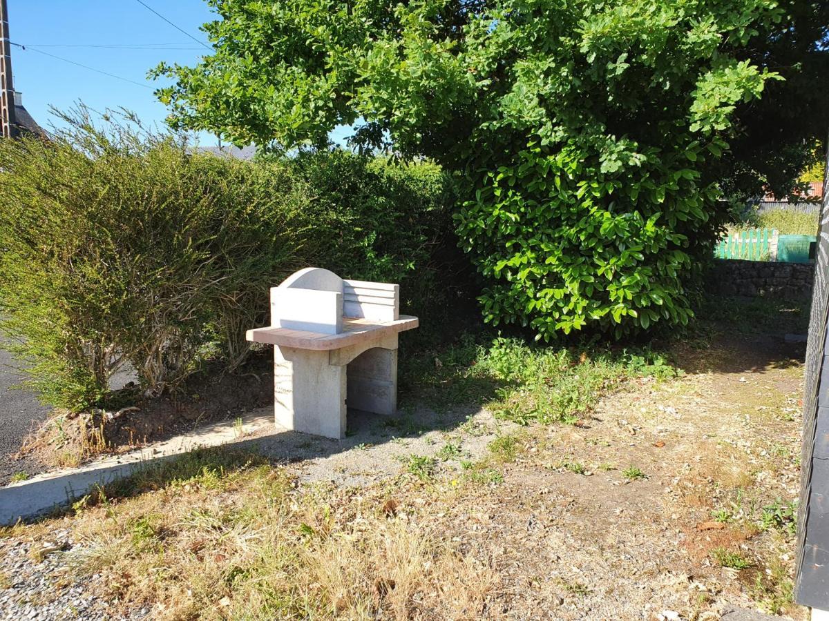 Gite Locmousteru Exterior photo