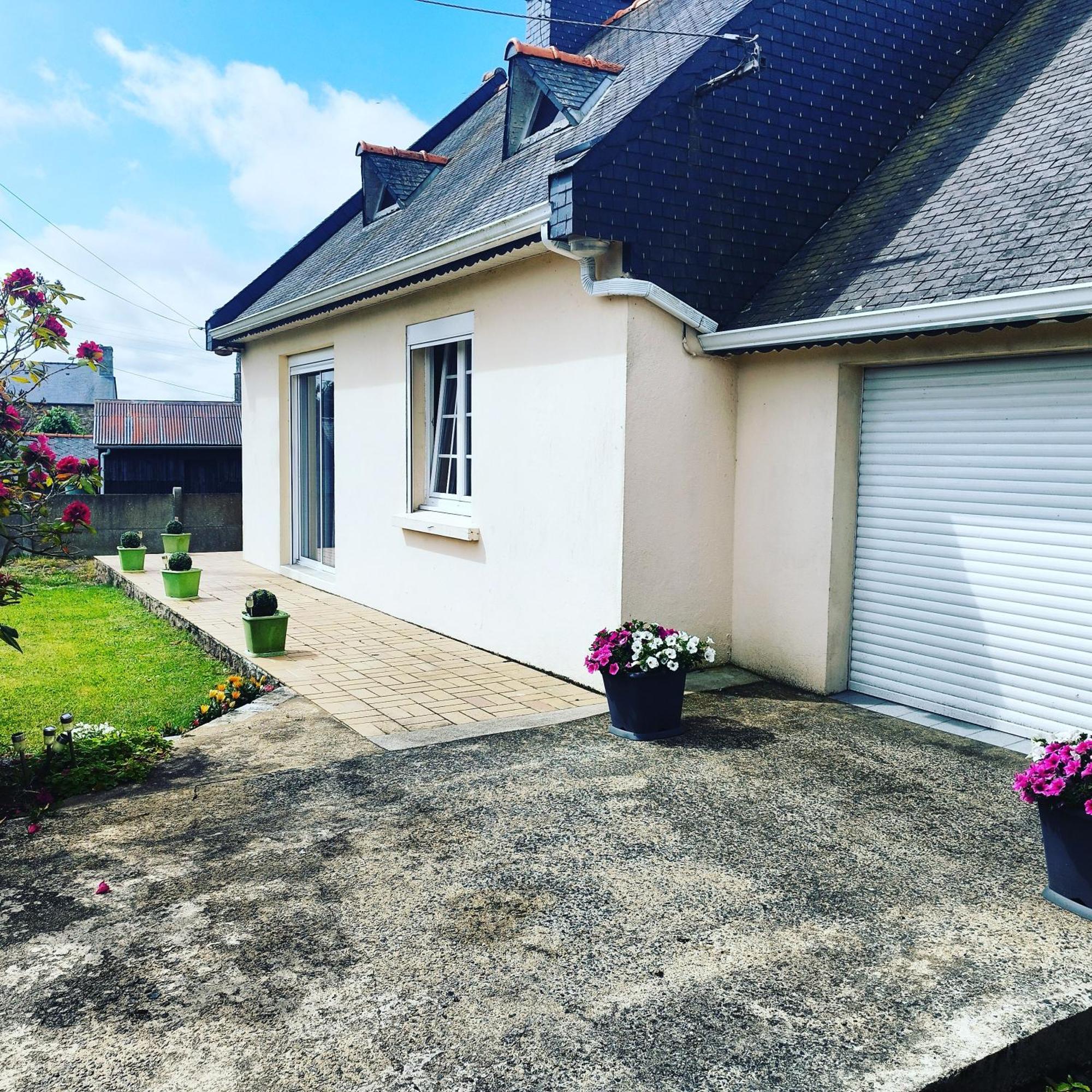Gite Locmousteru Exterior photo