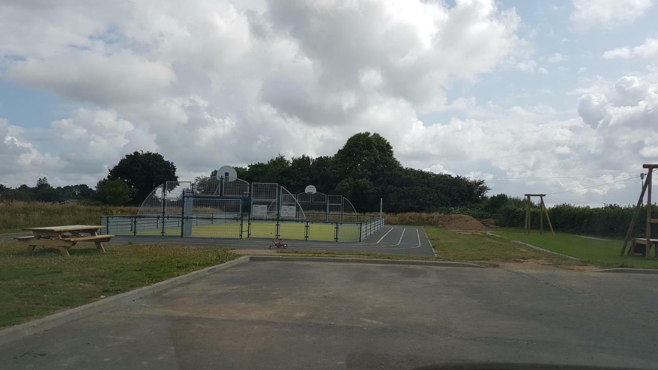 Gite Locmousteru Exterior photo